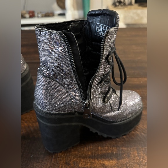 KILLSTAR Dusk Silver Shimmer Moon Platform Boots Metallic Goth Punk US 5 - Picture 11 of 12